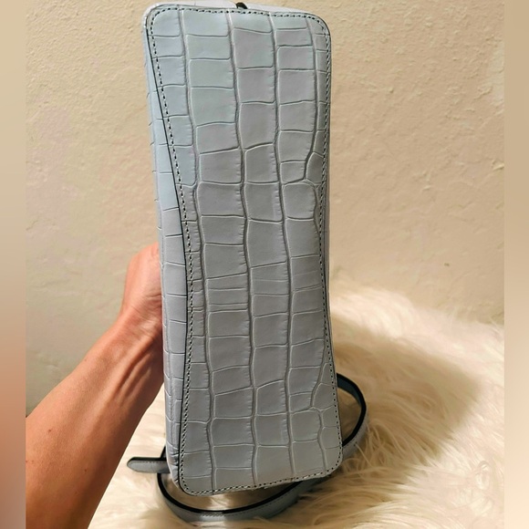 NWT Kate Spade Zippy Croco Feosted Blue Embossed Shoulder Bag with Gold Chain - Picture 4 of 4